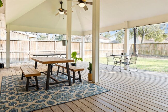Building Photo - 9655 Meadowland Dr