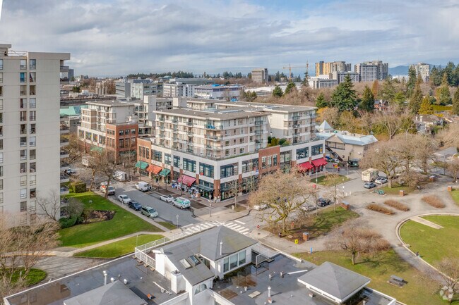 Photo du bâtiment - University MarketPlace Apartments