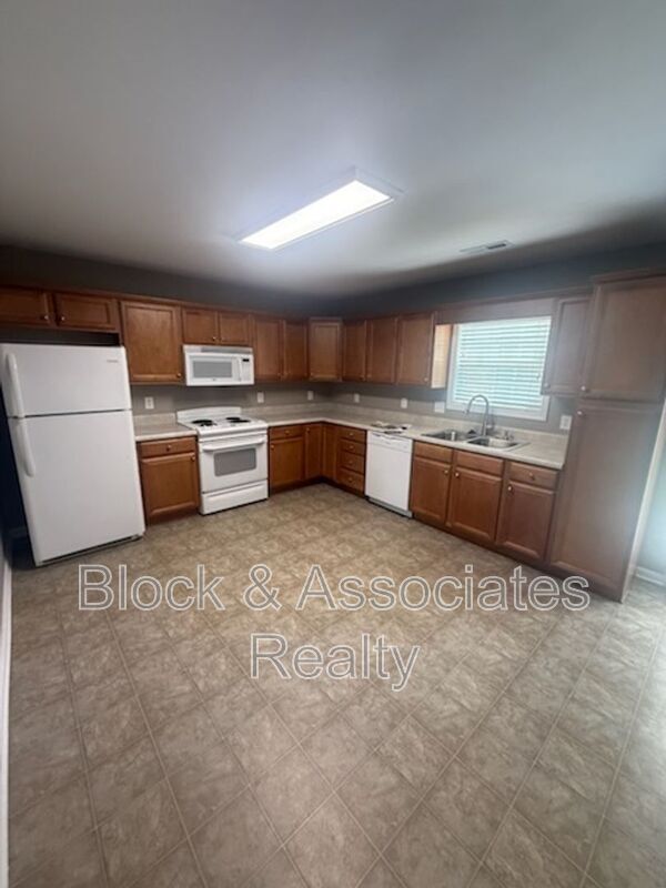 Foto del edificio - 4121 Bentley Dr