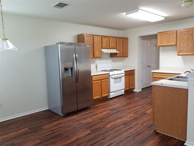 Building Photo - 891 Goldenrod St
