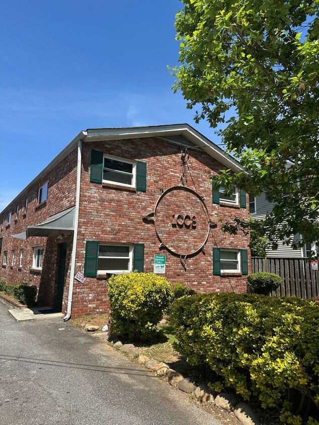 Building Photo - NOW READY! 1 BEDROOM 1 BATHROOM UNIT IN AT...