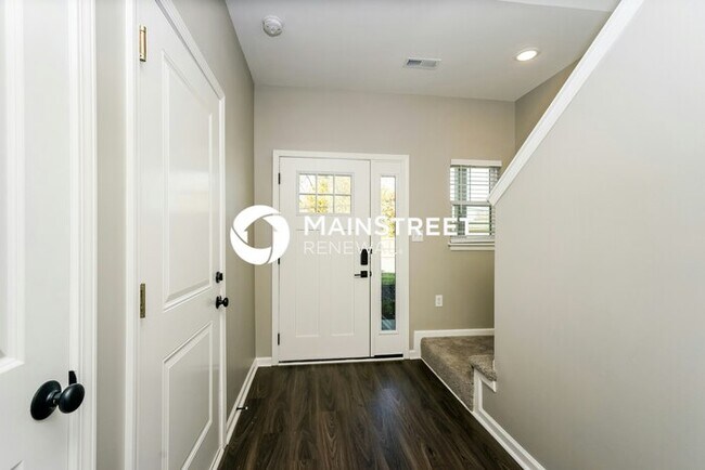 Foto del edificio - 3 Bedroom Pet-Friendly Home in Jeffersonville, IN with Main Street Renewal