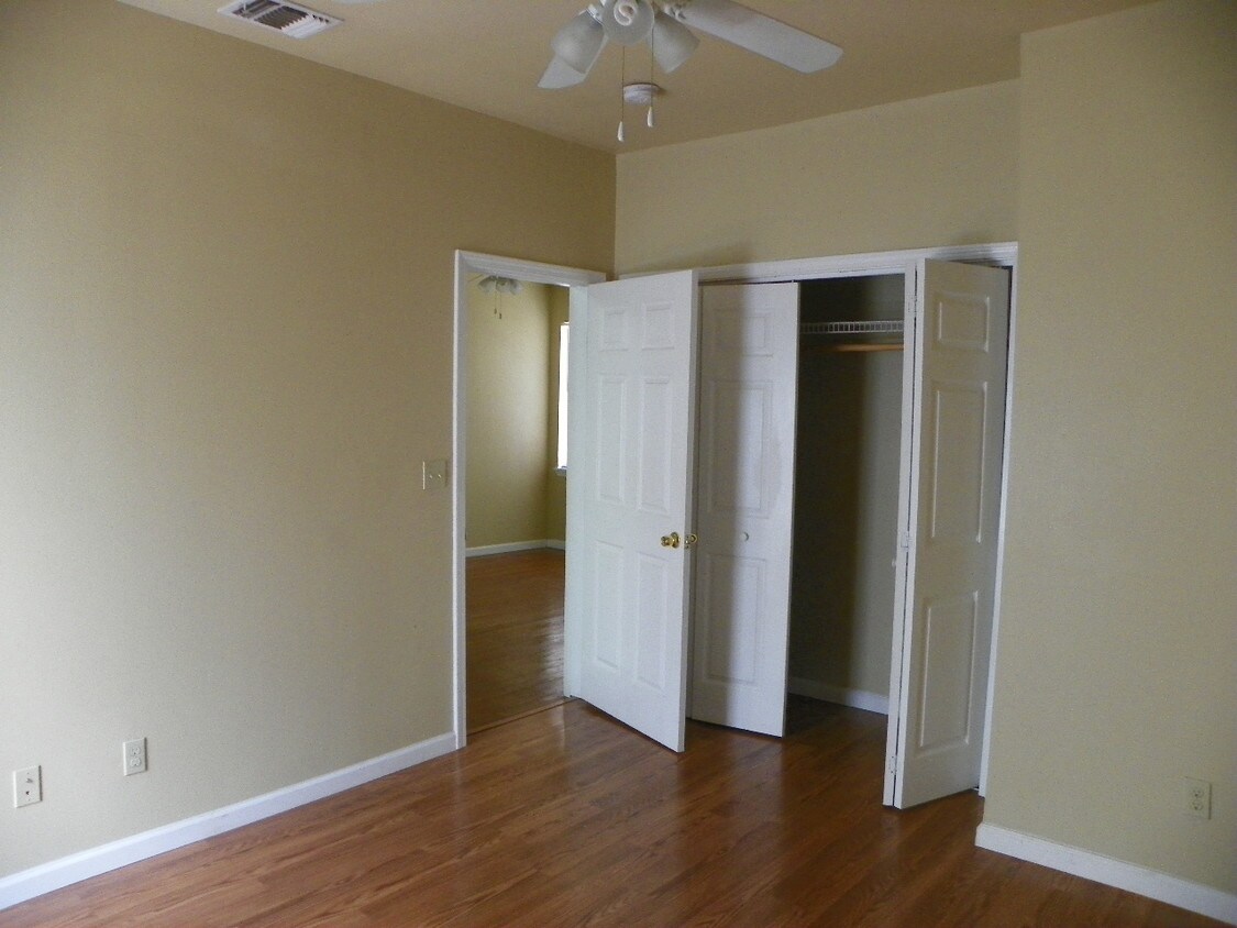 Primary Photo - 2023 Cincinnati Ave