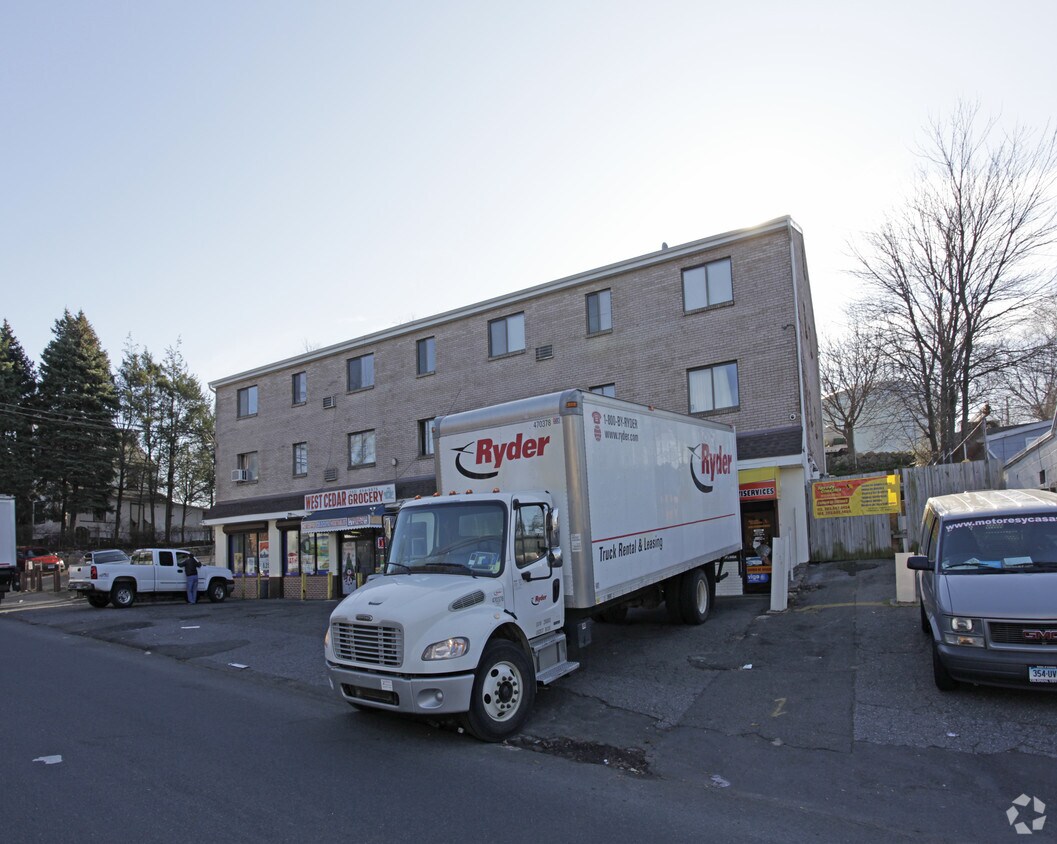 Building Photo - 155 W Cedar St