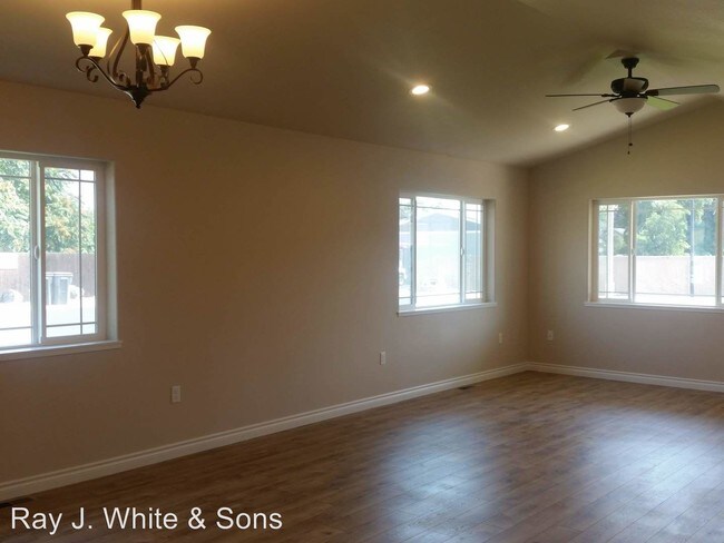 Building Photo - 2 br, 2 bath House - 1120 LIBERTY DR