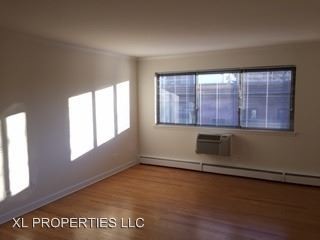 Building Photo - 1024 W Catalpa Ave