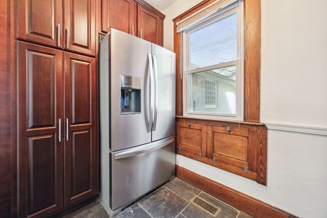 Building Photo - 228 Dorchester-