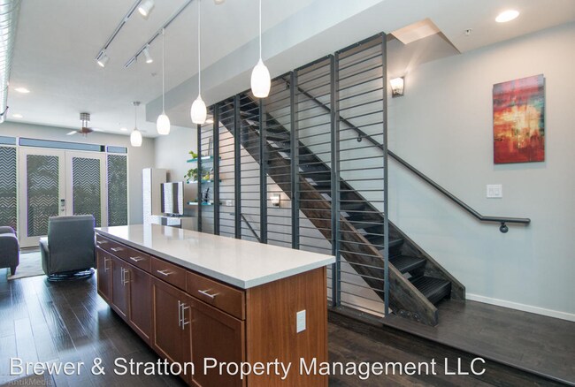 Building Photo - 3 br, 3.5 bath House - 512 E Ames Pl