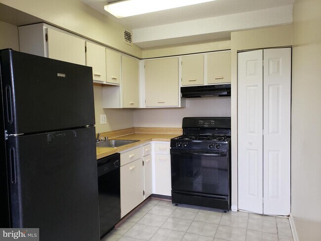 Building Photo - 4410 Oglethorpe St