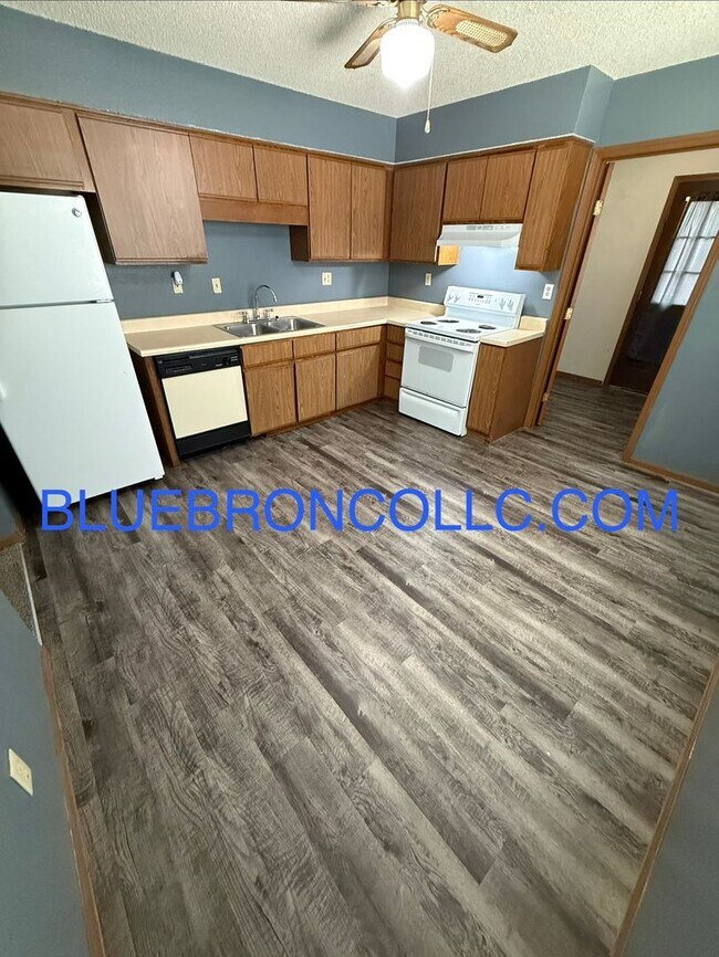 Foto del edificio - Updated 2-Bedroom Apartment in Raytowm
