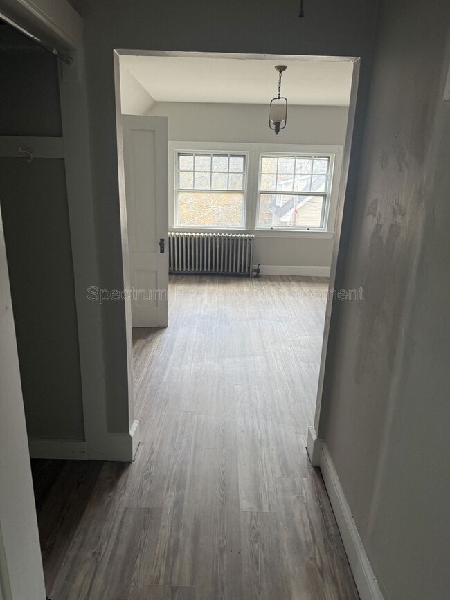 Building Photo - 40 Pleasant St