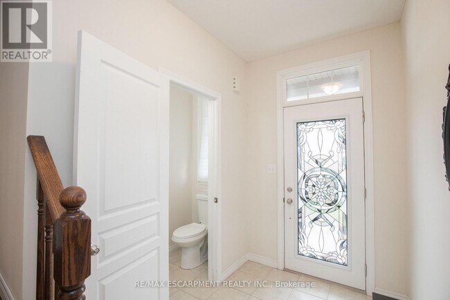 Building Photo - 331 Stonehenge Dr