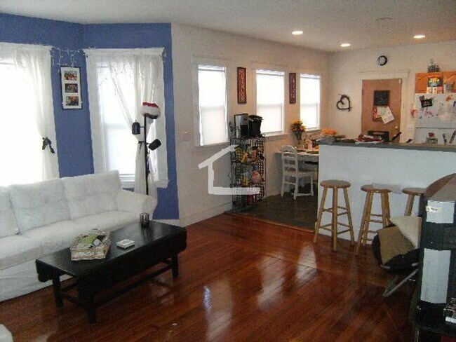 Foto del edificio - 4Bed / 1Bath Near Boston University available 9/1/2026