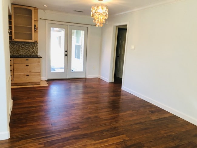 Hardwoods through out - 1038 Rosepoint Dr