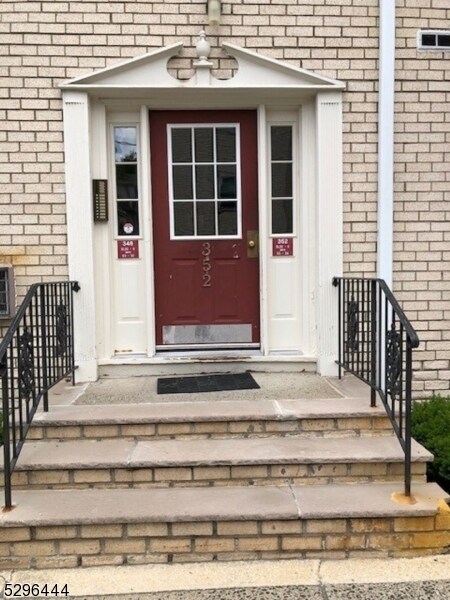 Primary Photo - 352 Hoover Ave