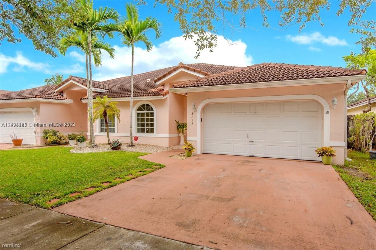 Foto principal - 3 br, 2 bath House - 3615 Simms St