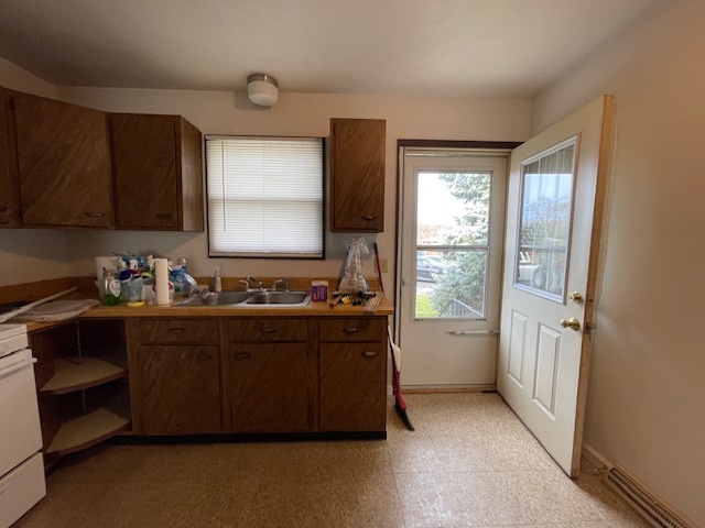 Building Photo - 601 Rizek Dr