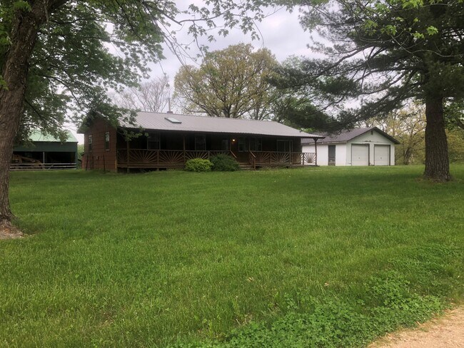 house and garage - 33401 Highway 32