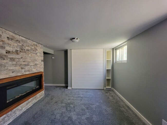 Foto del edificio - Bright, spacious, 3 bed with bonus room, h...