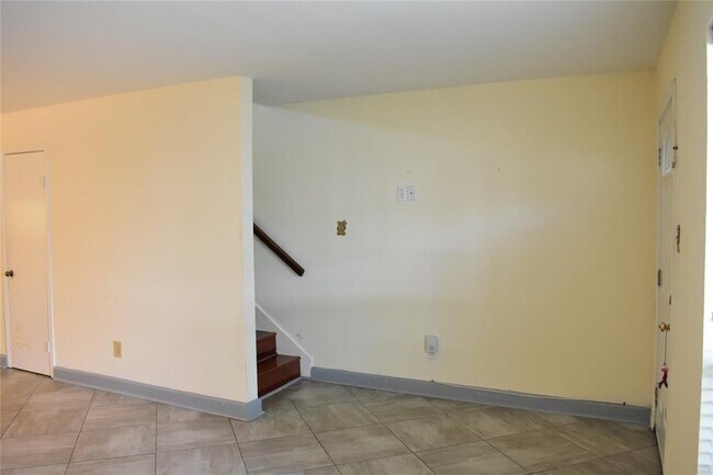 Building Photo - 6410 Del Monte Dr