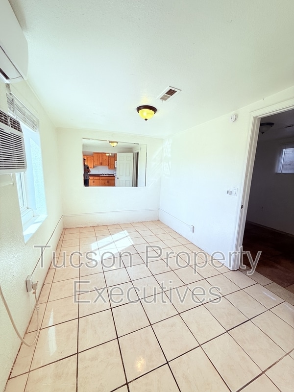 Building Photo - 208 W Ventura St