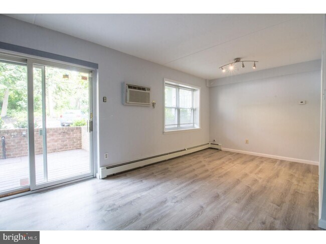 Foto del edificio - 222 E Montgomery Ave