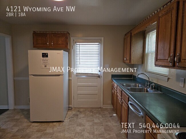 Foto del edificio - 4121 Wyoming Ave NW
