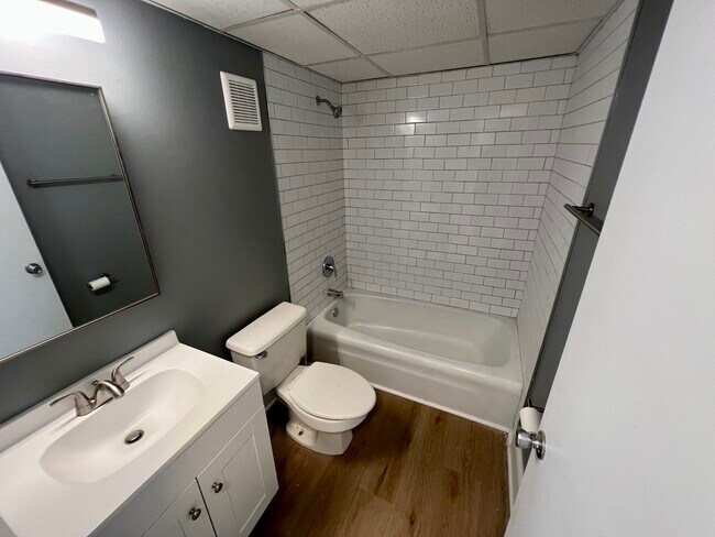 Baño - 2718 Painter Ave