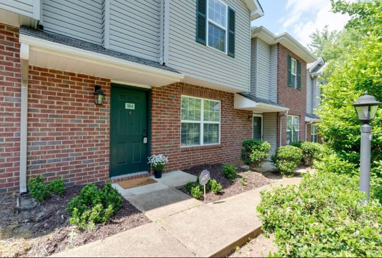 Primary Photo - 104 Waterview Dr