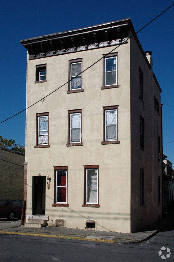 Building Photo - 717 W Liberty St
