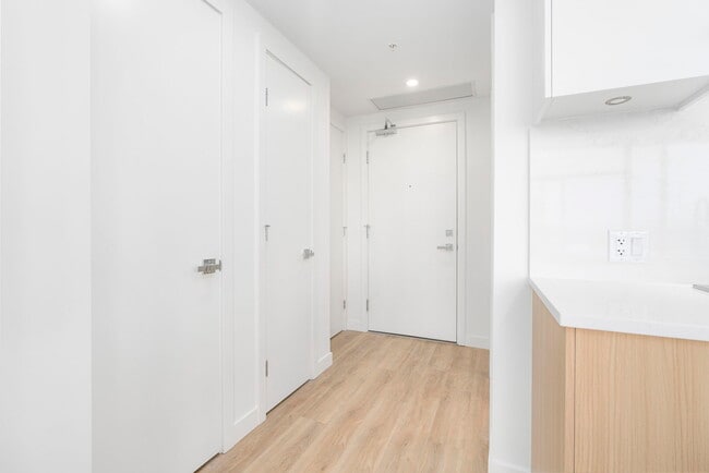 Building Photo - 2 - Bed + 2 - Bath Condo for Rent in Surrey!