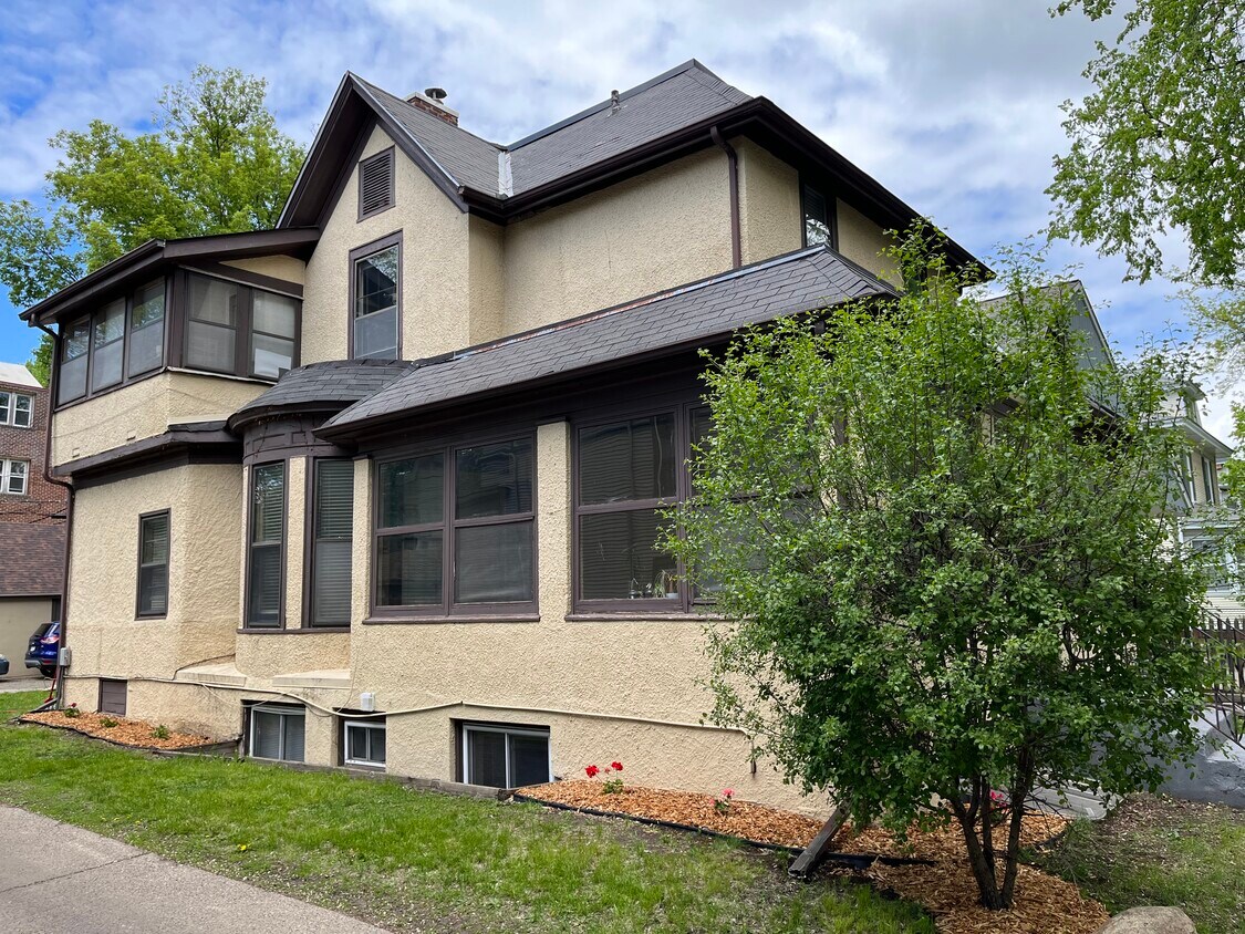 Foto principal - 2744 Fremont Ave S