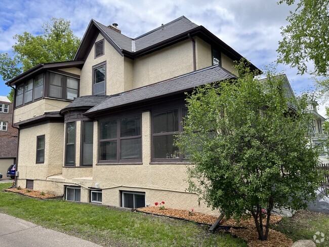 Building Photo - 2744 Fremont Ave S