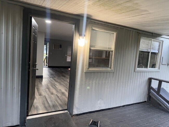 Foto del edificio - Newly renovated 4/2 Mobile home on large lot in Orlando**