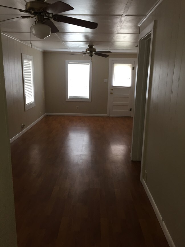 Building Photo - 323 W Lagrange St