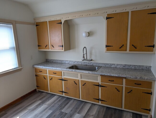 Building Photo - 3894 N 41st St