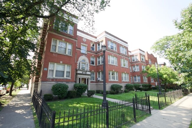 Building Photo - 4406 N Racine Ave