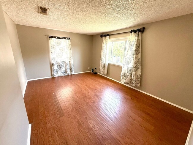 Building Photo - Charming 2-Bedroom Home with Flex Room & Gated Entry