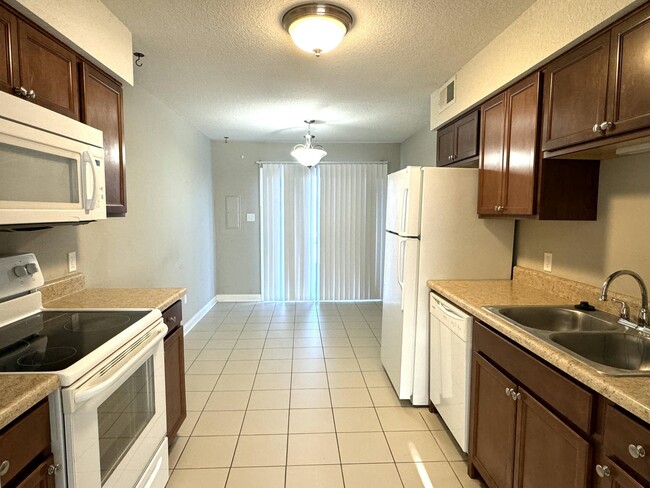 Building Photo - 5625 Hilltop