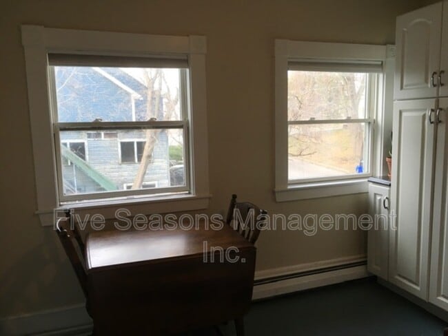 Building Photo - 7 Champlain Pl
