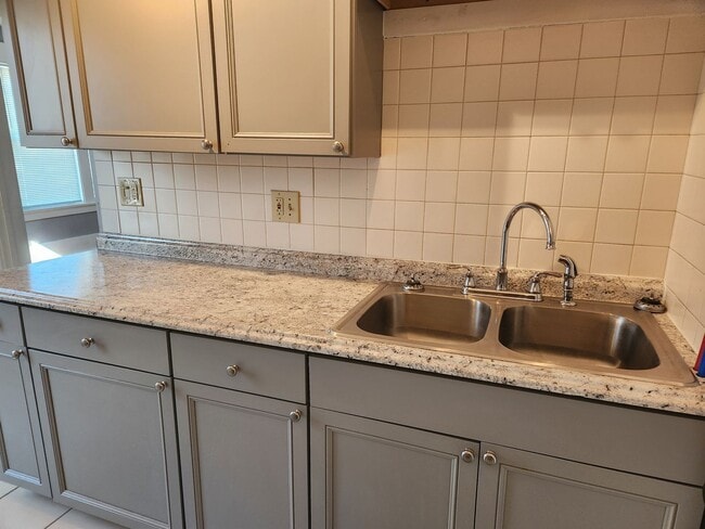 Building Photo - Dusty Bones