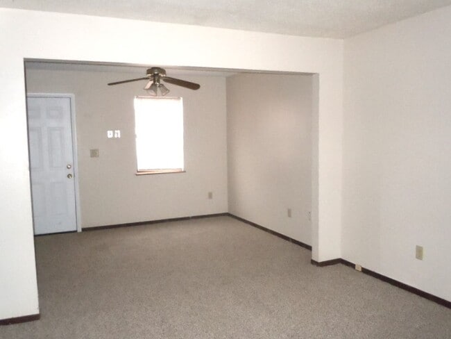 Building Photo - 8 Bonne Terre