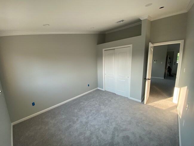 Building Photo - 188 S Strong Ave