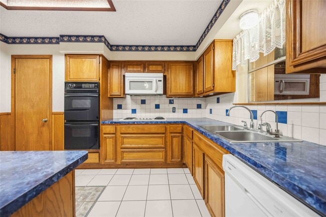 Building Photo - 2210 County Rd 769B