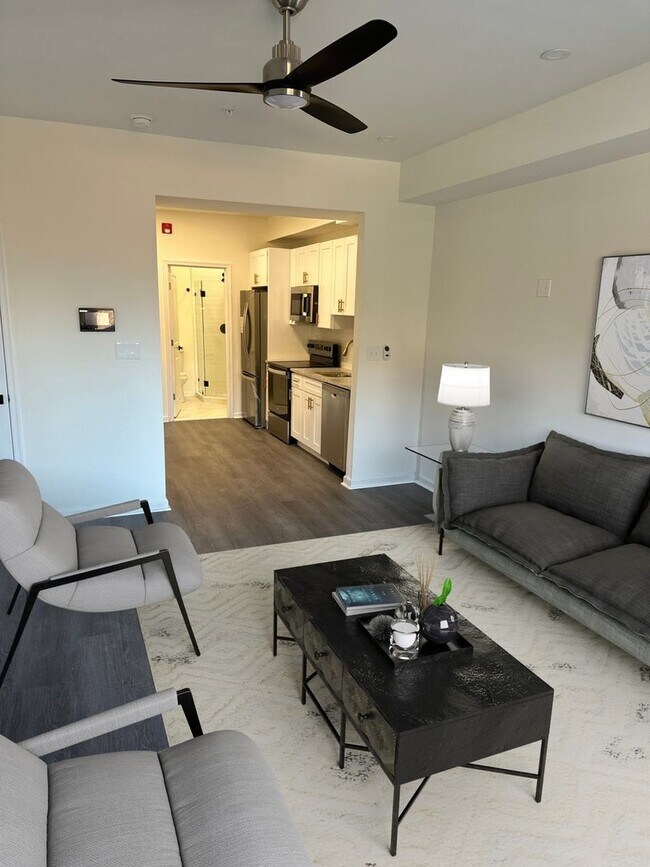Foto del edificio - One FREE MONTH!! Brand New Luxury Studio A...