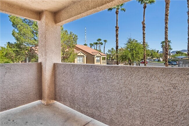 Foto del edificio - 2300 E Silverado Ranch Blvd