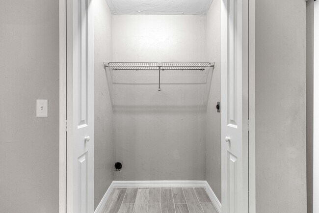 Building Photo - 4151 SE 22nd Ave