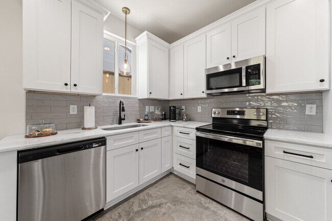 Building Photo - 406A Highland Park Lane