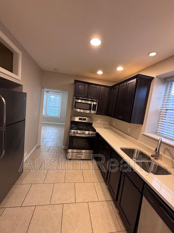 Building Photo - 7766 Gissler Ave