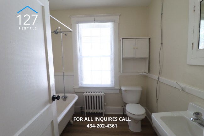 Foto del edificio - Spacious 2 Bed 1 Bath Duplex in Lynchburg